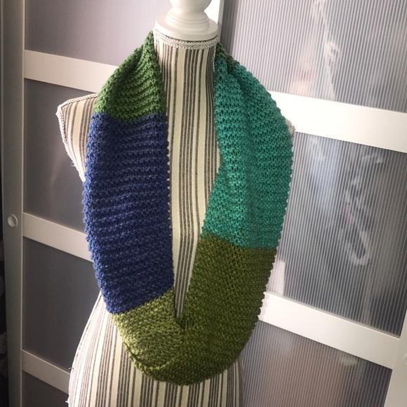 NWOT handmade infinity scarf - Picture 2 of 3